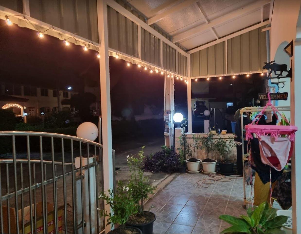 3 Bedroom Renovated House With In - And Outdoor Jacuzzi * Pattaya