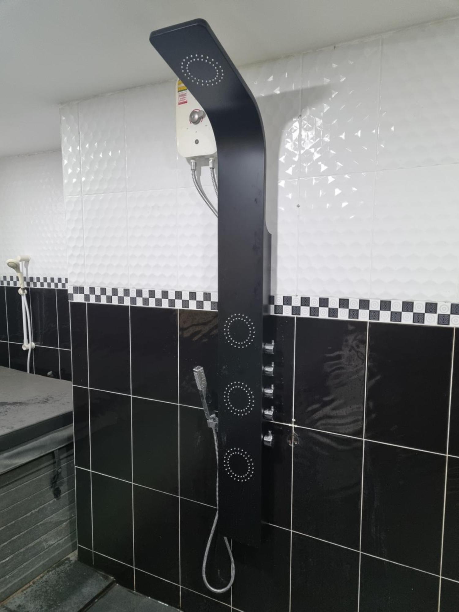 3 Bedroom Renovated House With In - And Outdoor Jacuzzi Pattaya