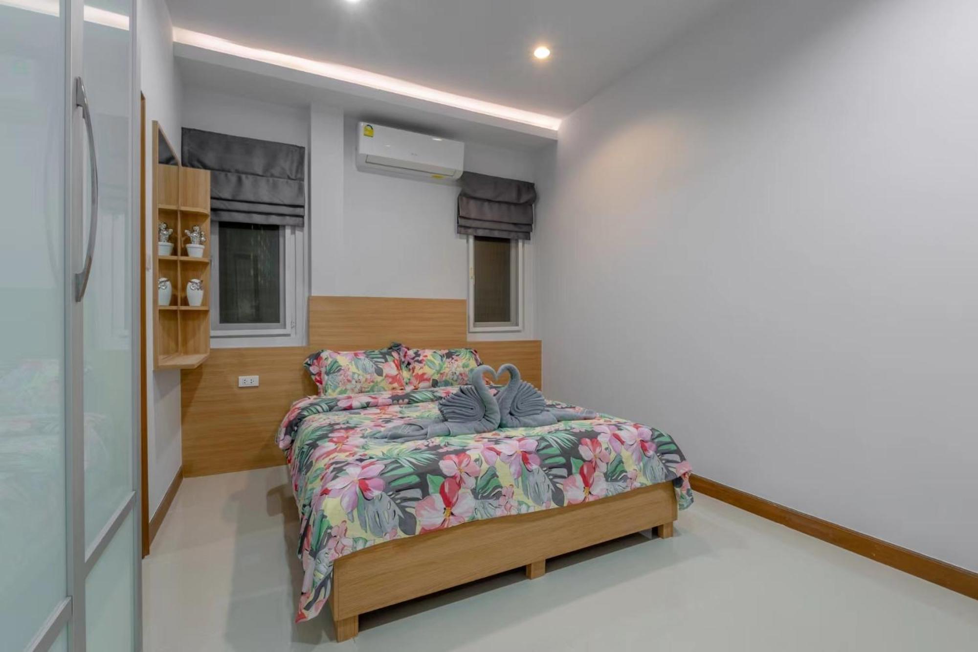 5 Bedrooms Modern Pool วิลล่า Pattaya