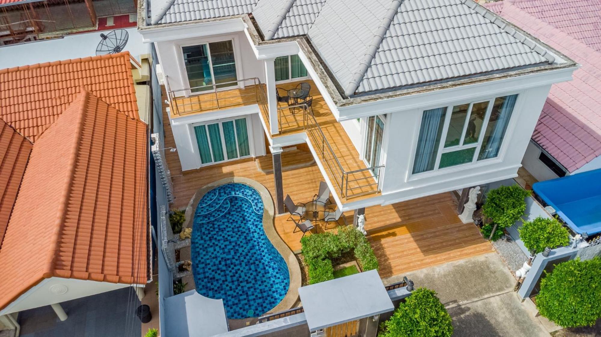 5 Bedrooms Modern Pool วิลล่า