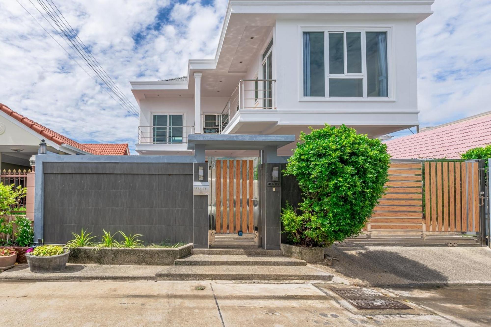 5 Bedrooms Modern Pool วิลล่า *