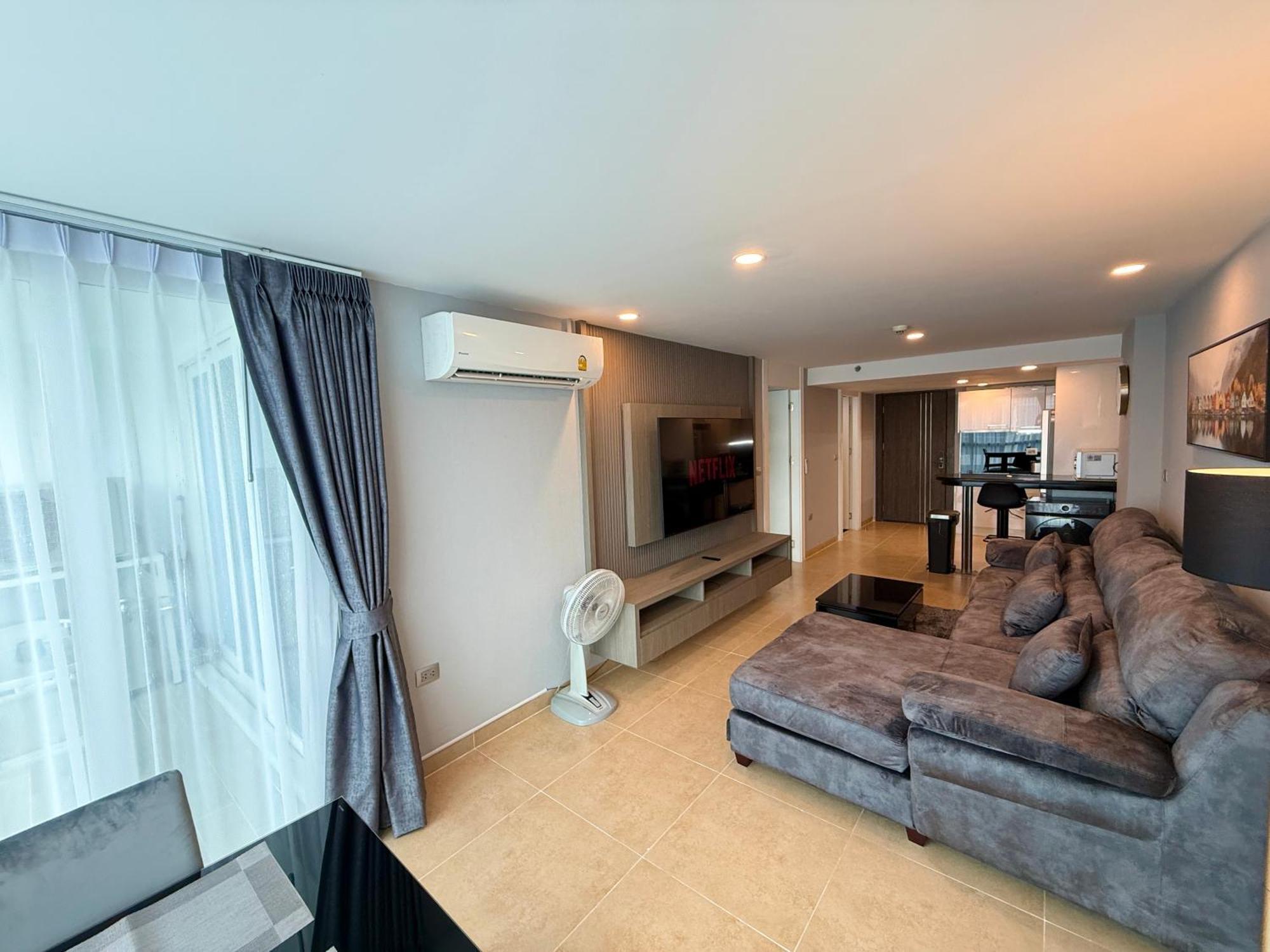 Large Luxury - Centre - Centara Avenue, Pool View - 805 Apartment