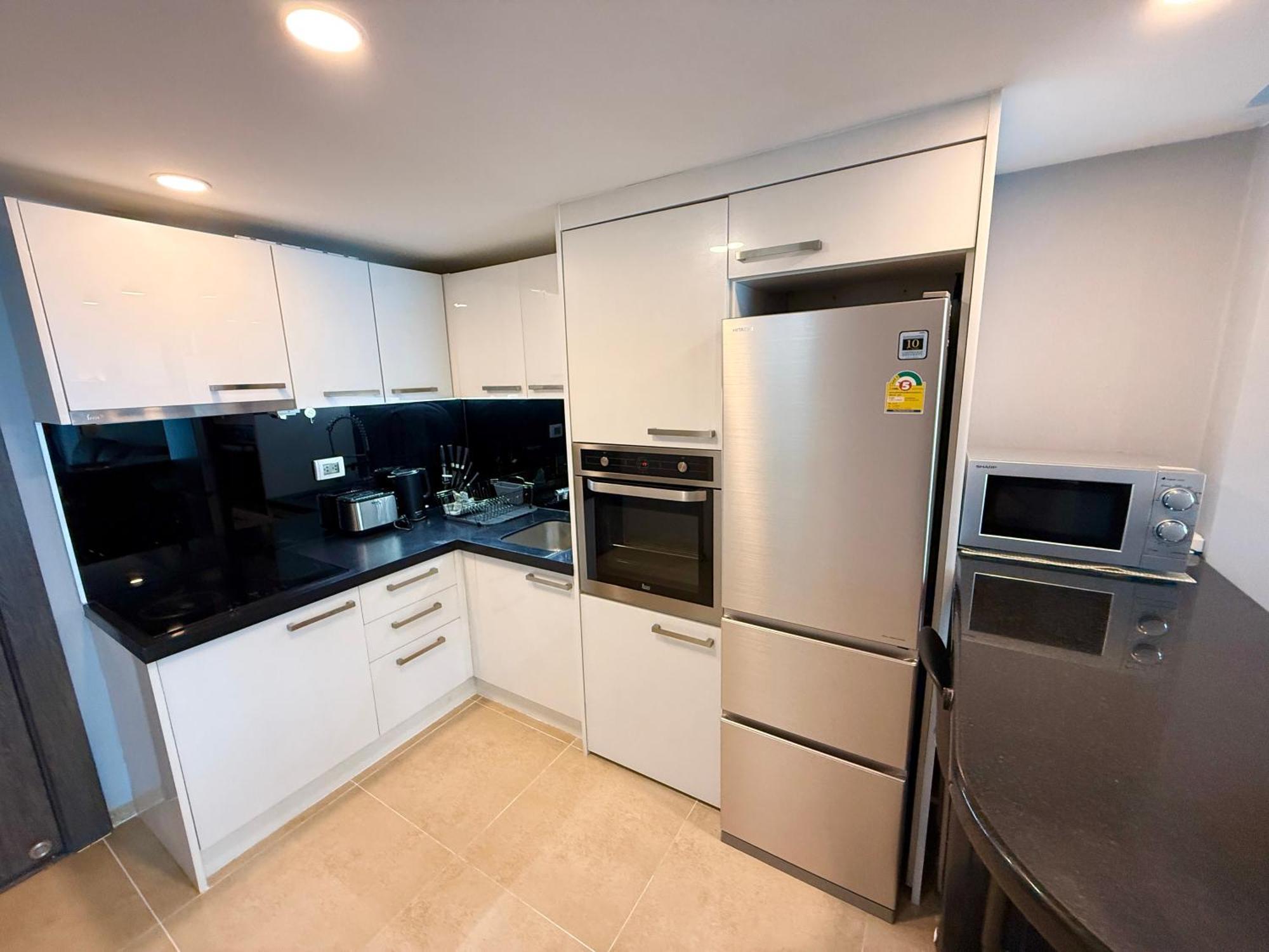 Apartment Large Luxury - Centre - Centara Avenue, Pool View - 805
