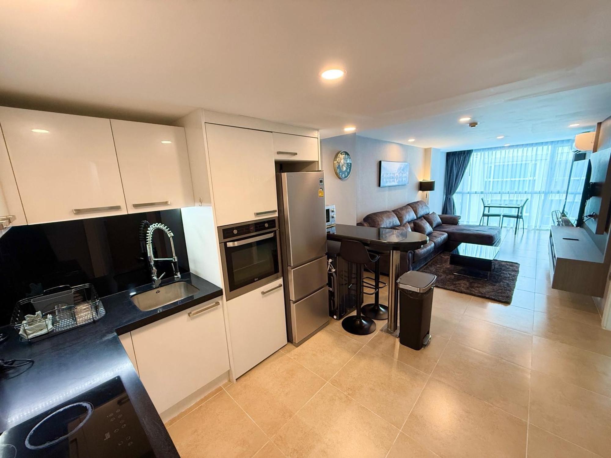 Apartment Large Luxury - Centre - Centara Avenue, Pool View - 805 Pattaya