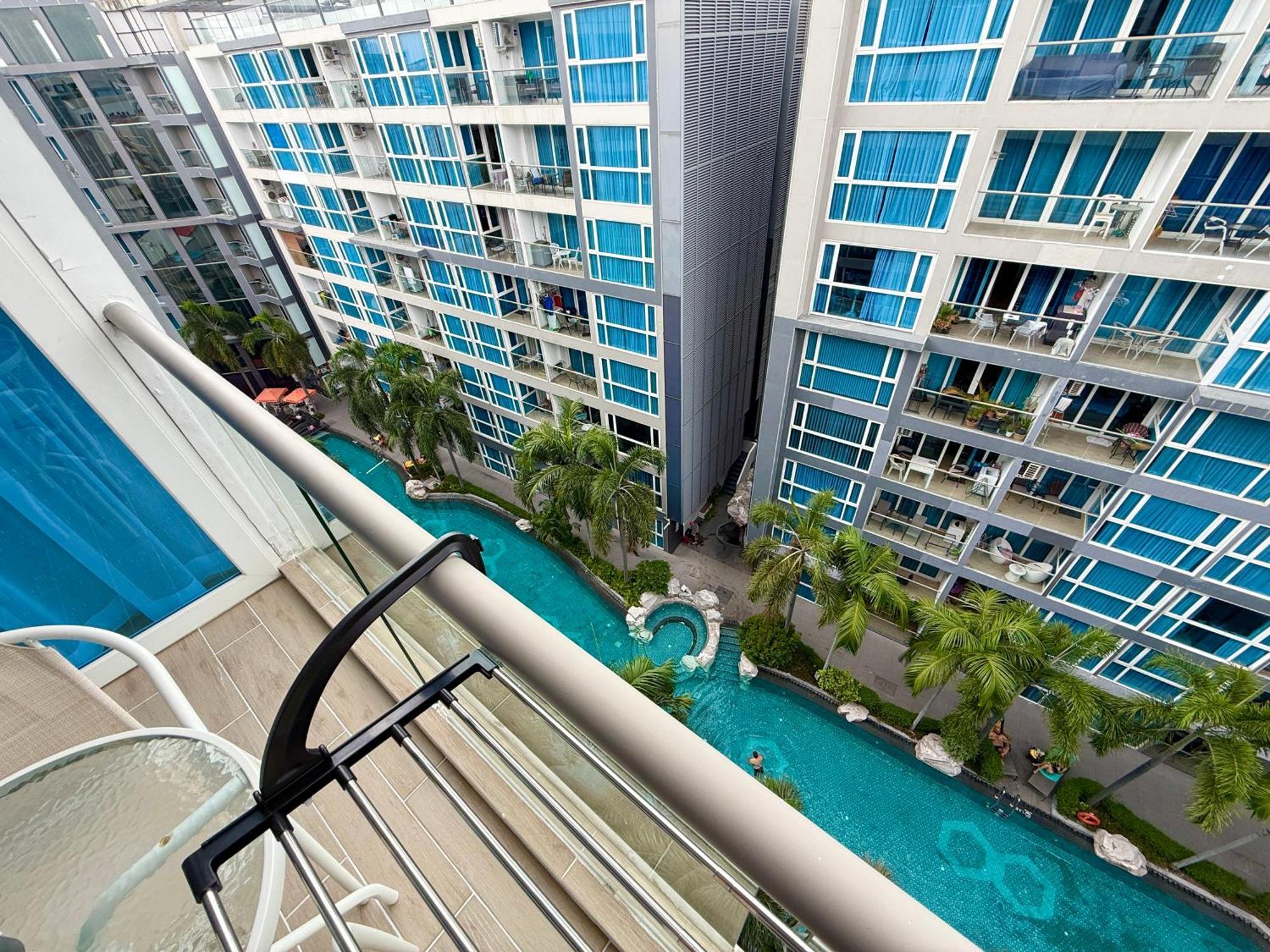 Large Luxury - Centre - Centara Avenue, Pool View - 805
