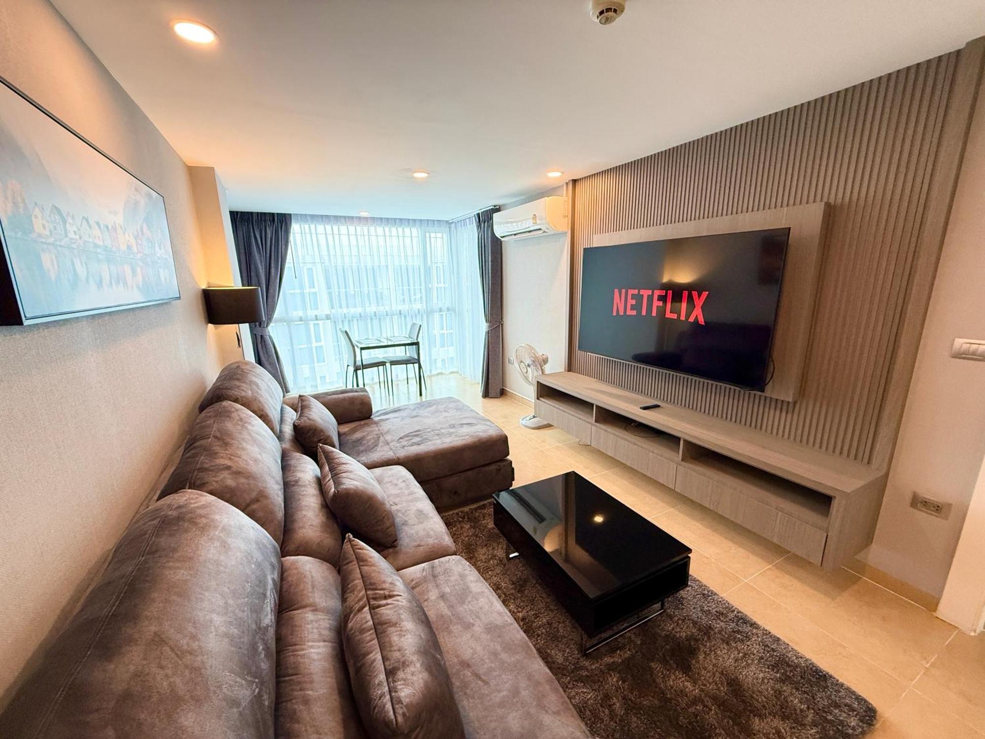 Large Luxury - Centre - Centara Avenue, Pool View - 805 Apartment Pattaya