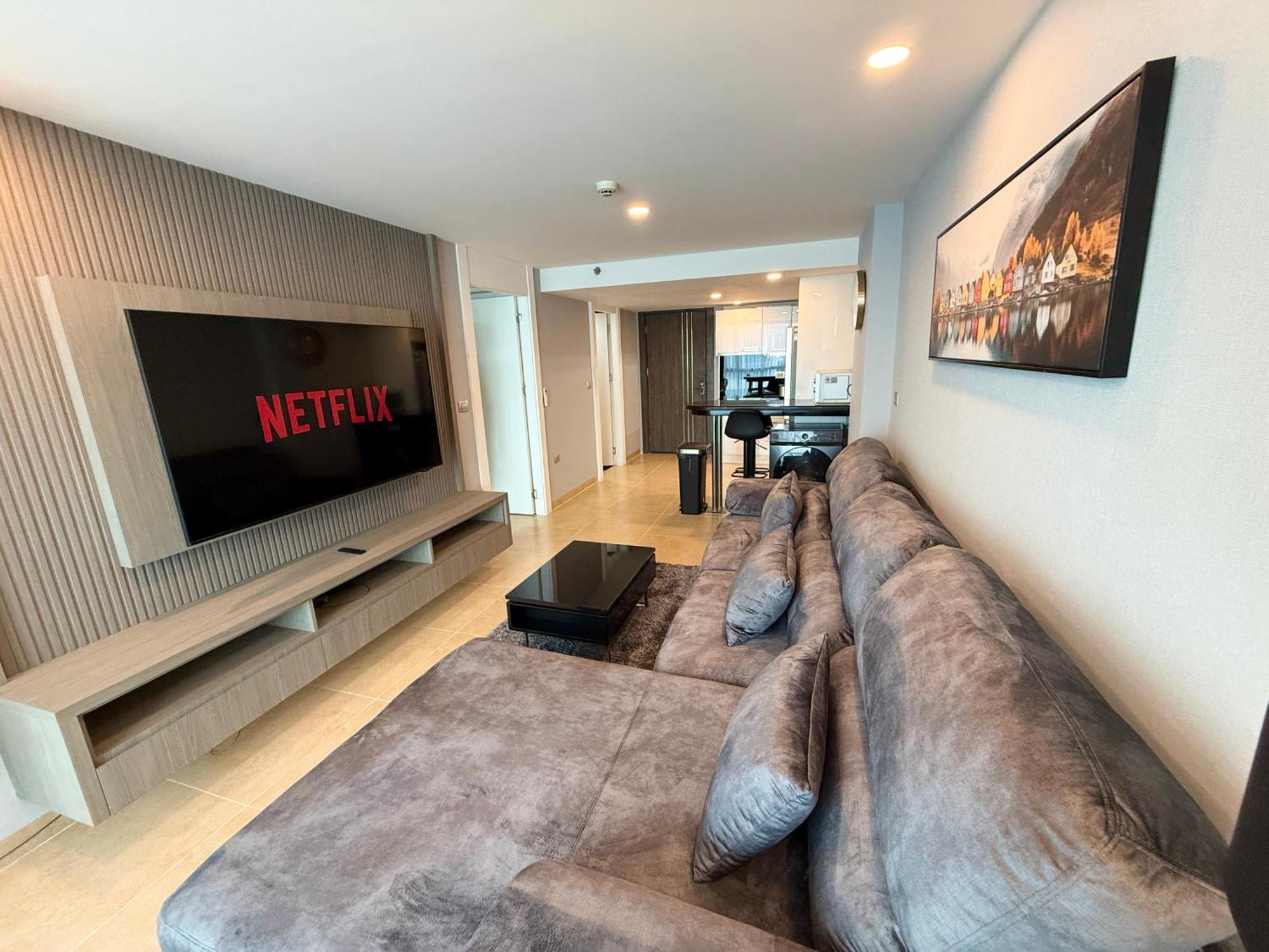 Large Luxury - Centre - Centara Avenue, Pool View - 805 Pattaya
