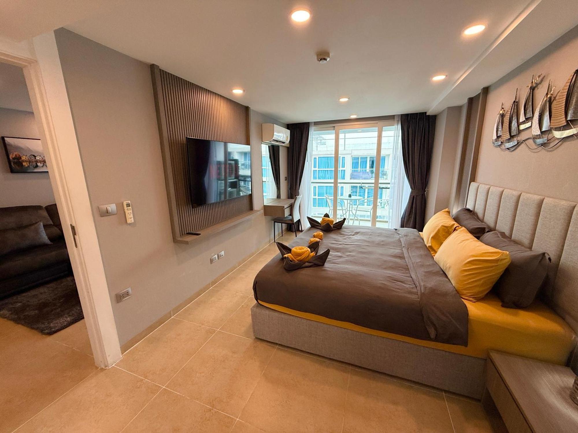 Large Luxury - Centre - Centara Avenue, Pool View - 805 Apartment