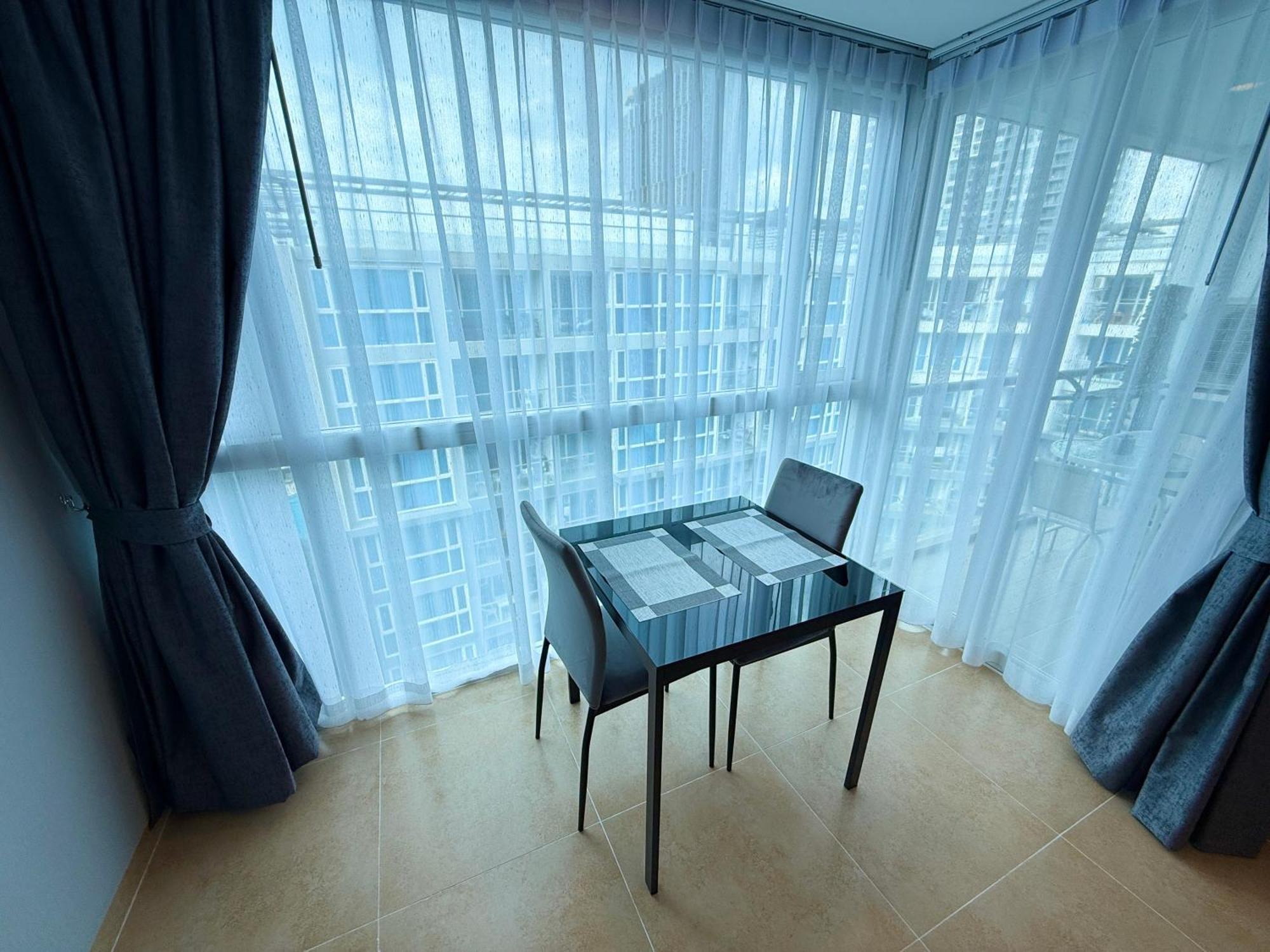 Apartment Large Luxury - Centre - Centara Avenue, Pool View - 805
