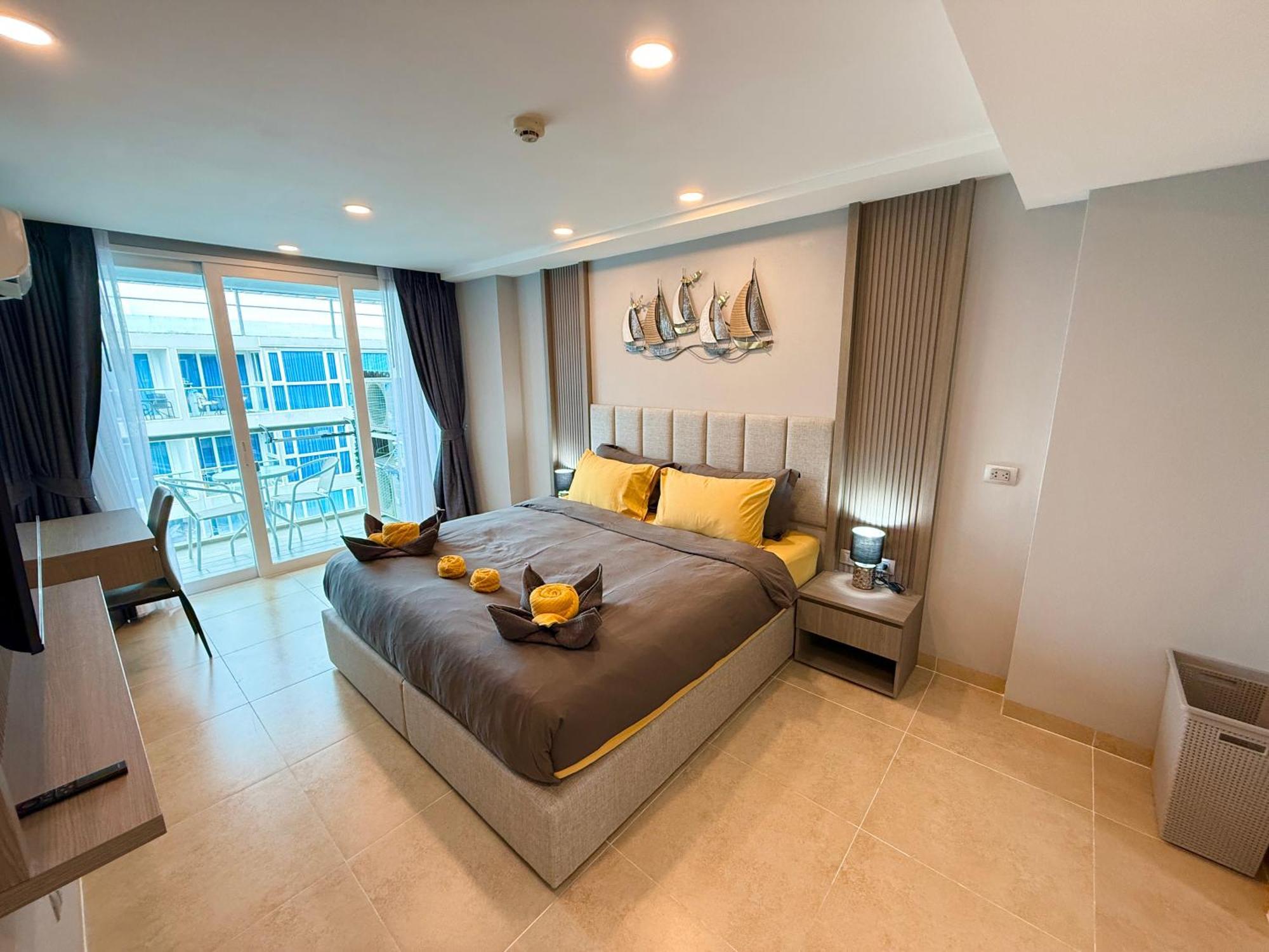 Large Luxury - Centre - Centara Avenue, Pool View - 805 Apartment Pattaya