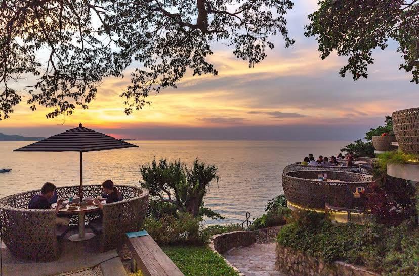 Hill And Super Seaview Condo Apartment