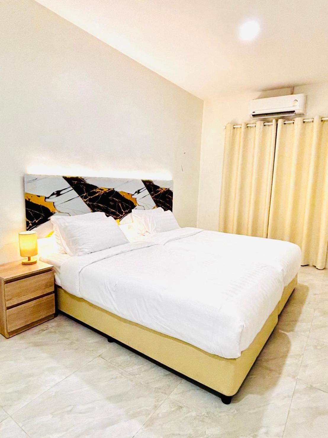 Pj & Bar Hotel *