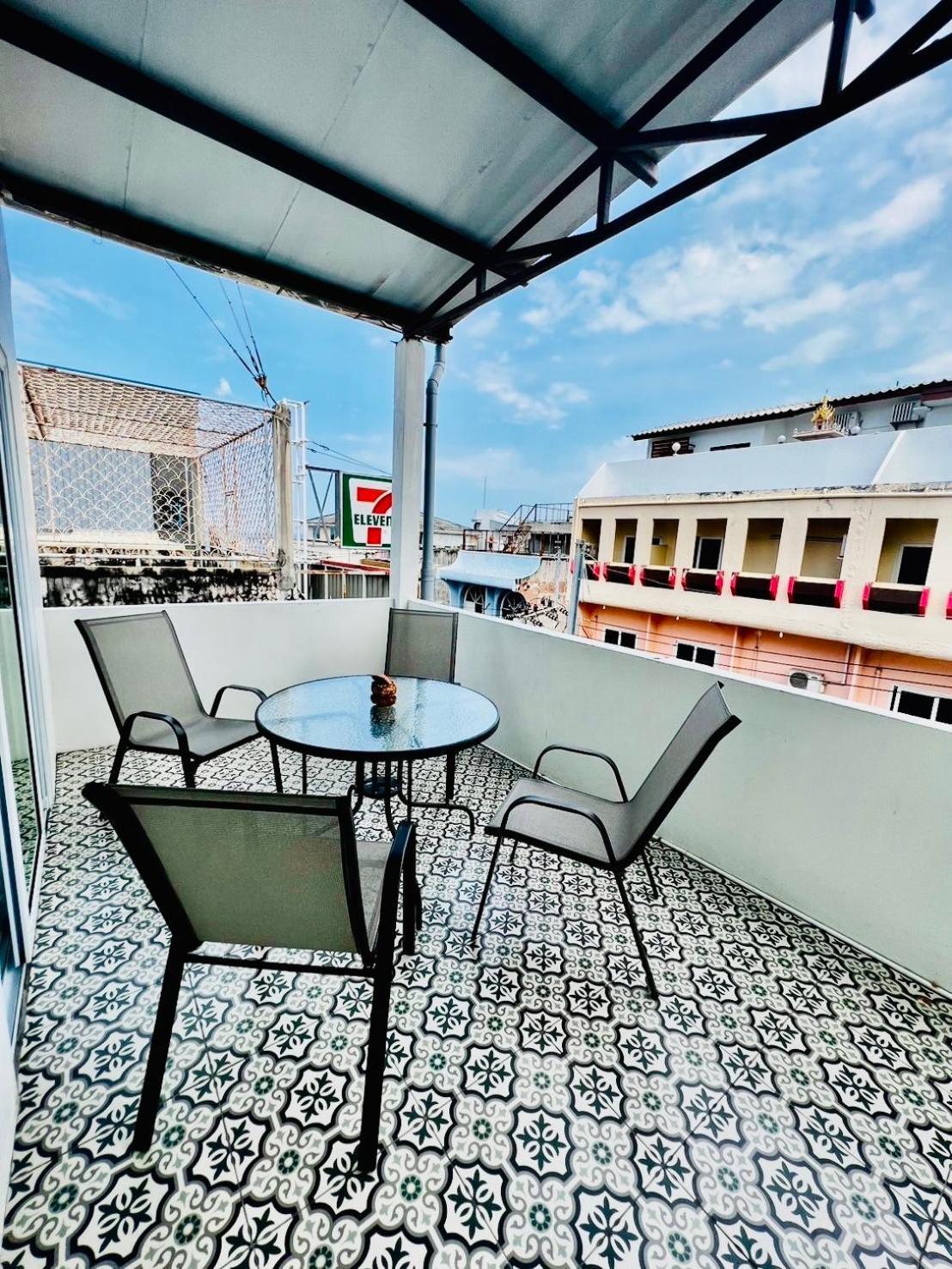 Hotel Pj & Bar
