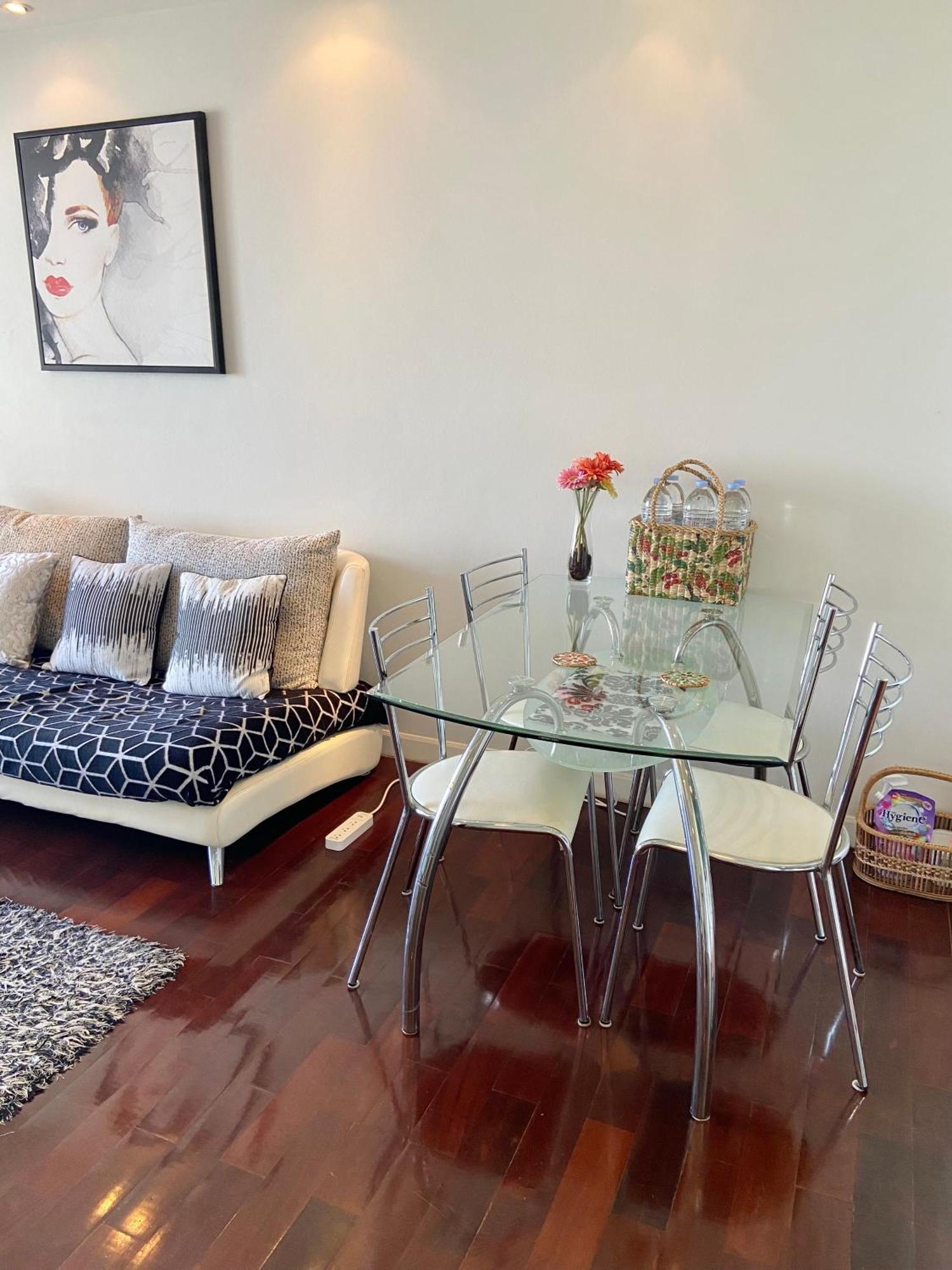 Amazing Spacious Seaview Apartment