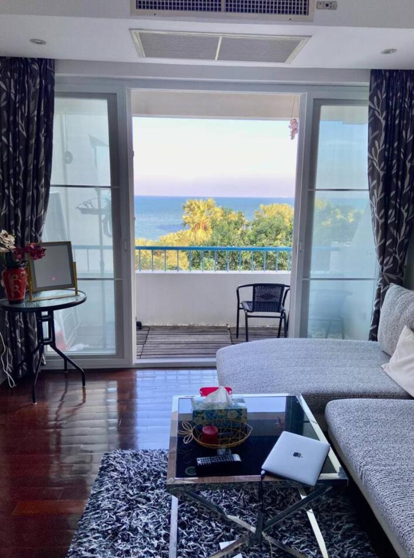 Amazing Spacious Seaview Apartment