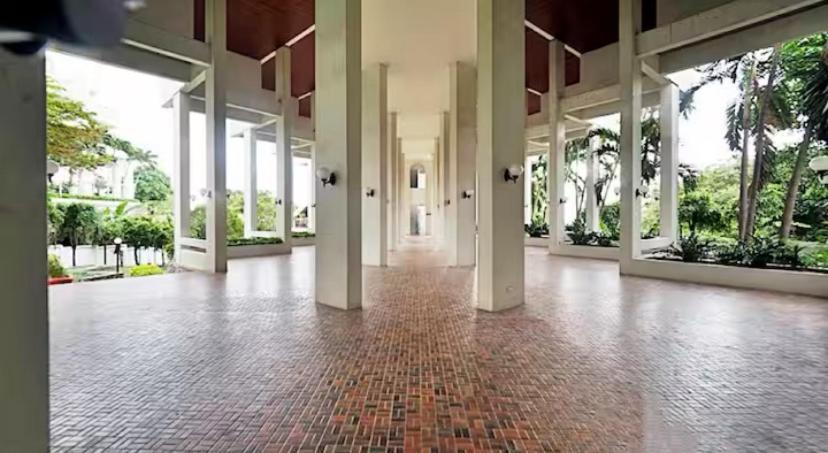 Amazing Spacious Seaview Apartment Pattaya