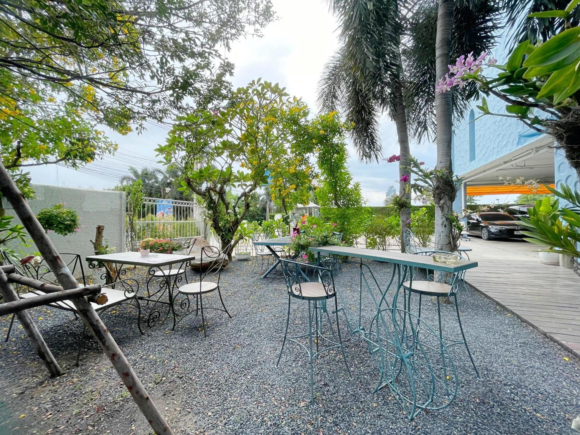 โรงแรม Baan By Sabai Near By God