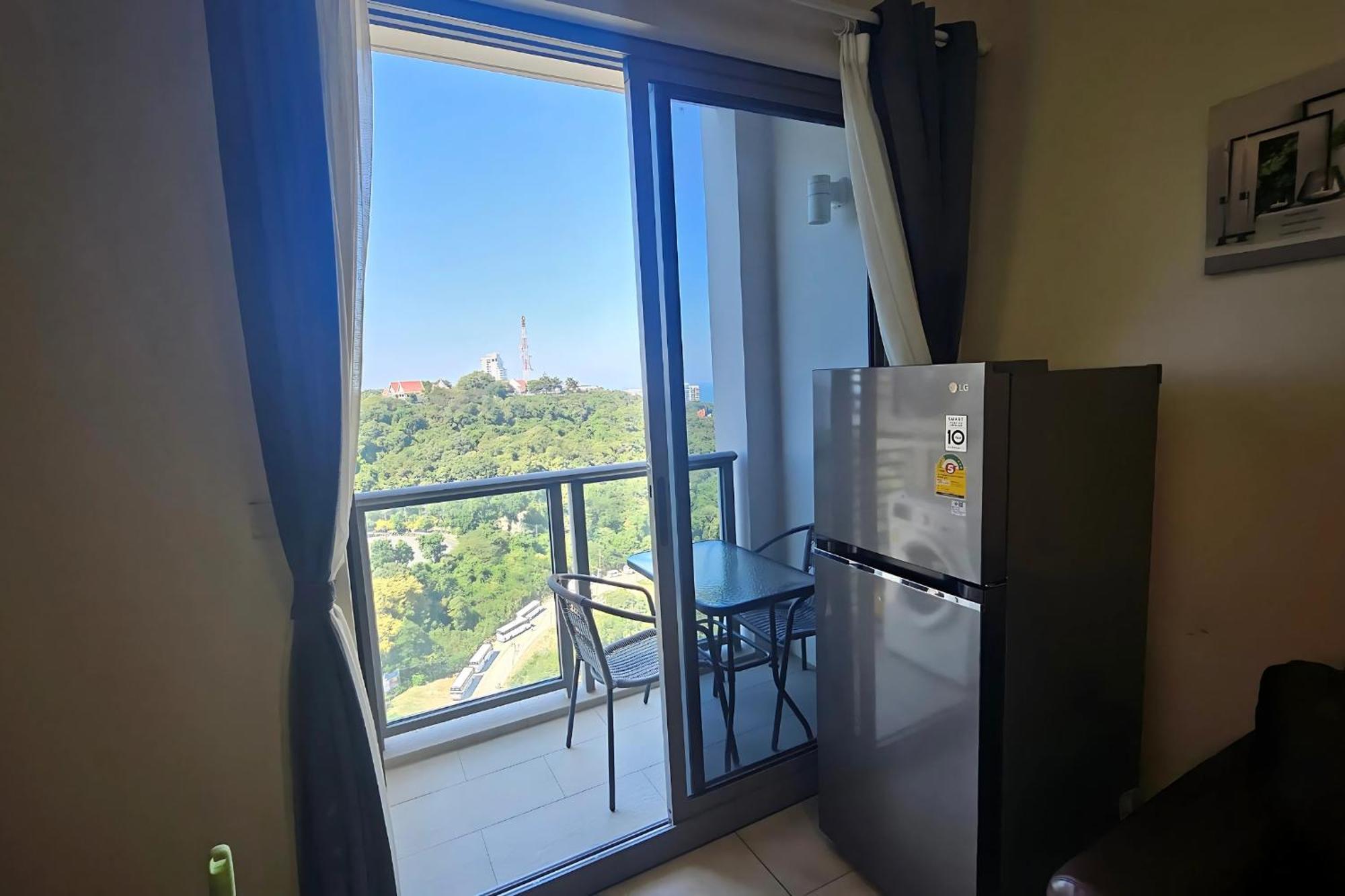 Sea & Mountain View Near Walking Street Apartment