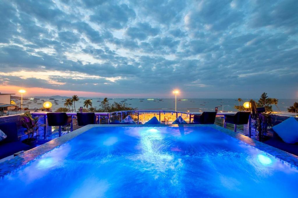The Globe Hotel, Bar & Restaurant 3* Pattaya
