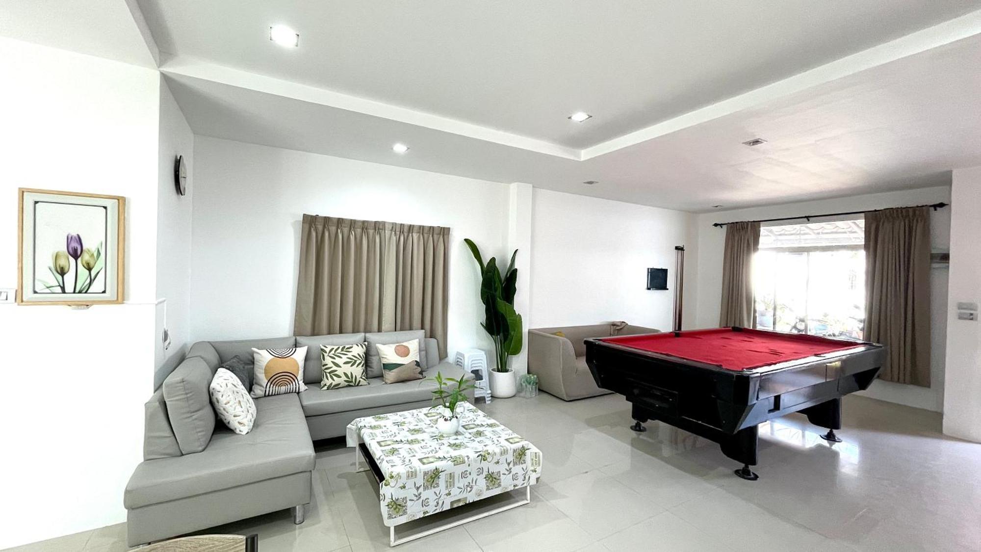 Urban Swimming Pool Thai Pattaya