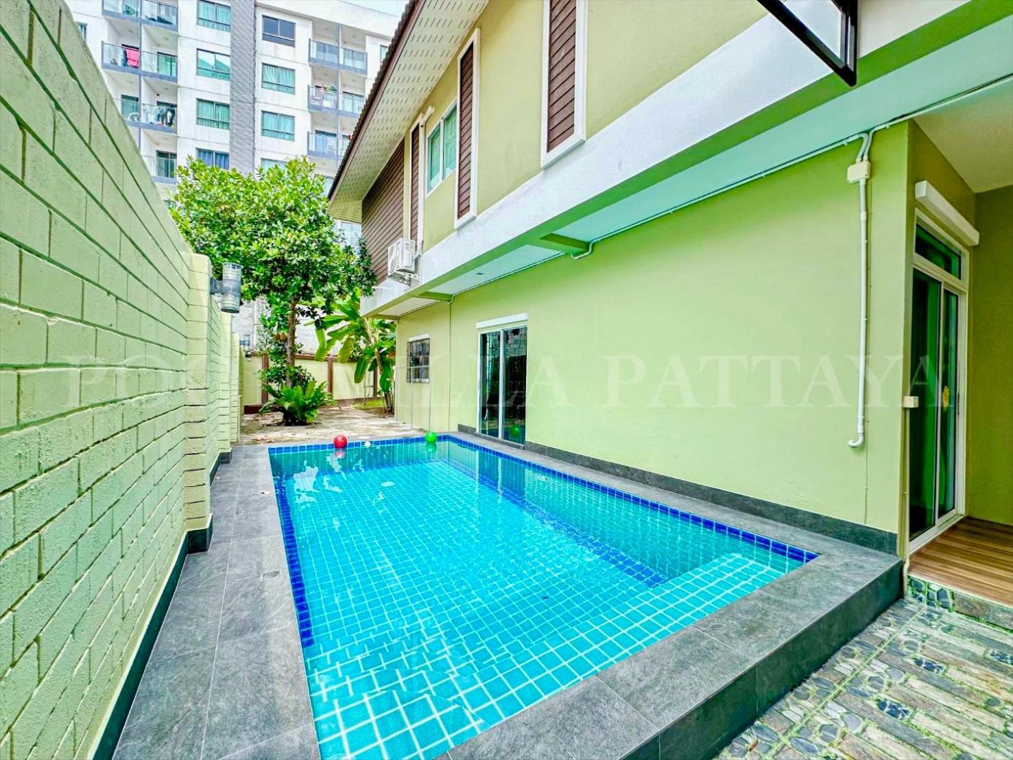 Villa Pool *