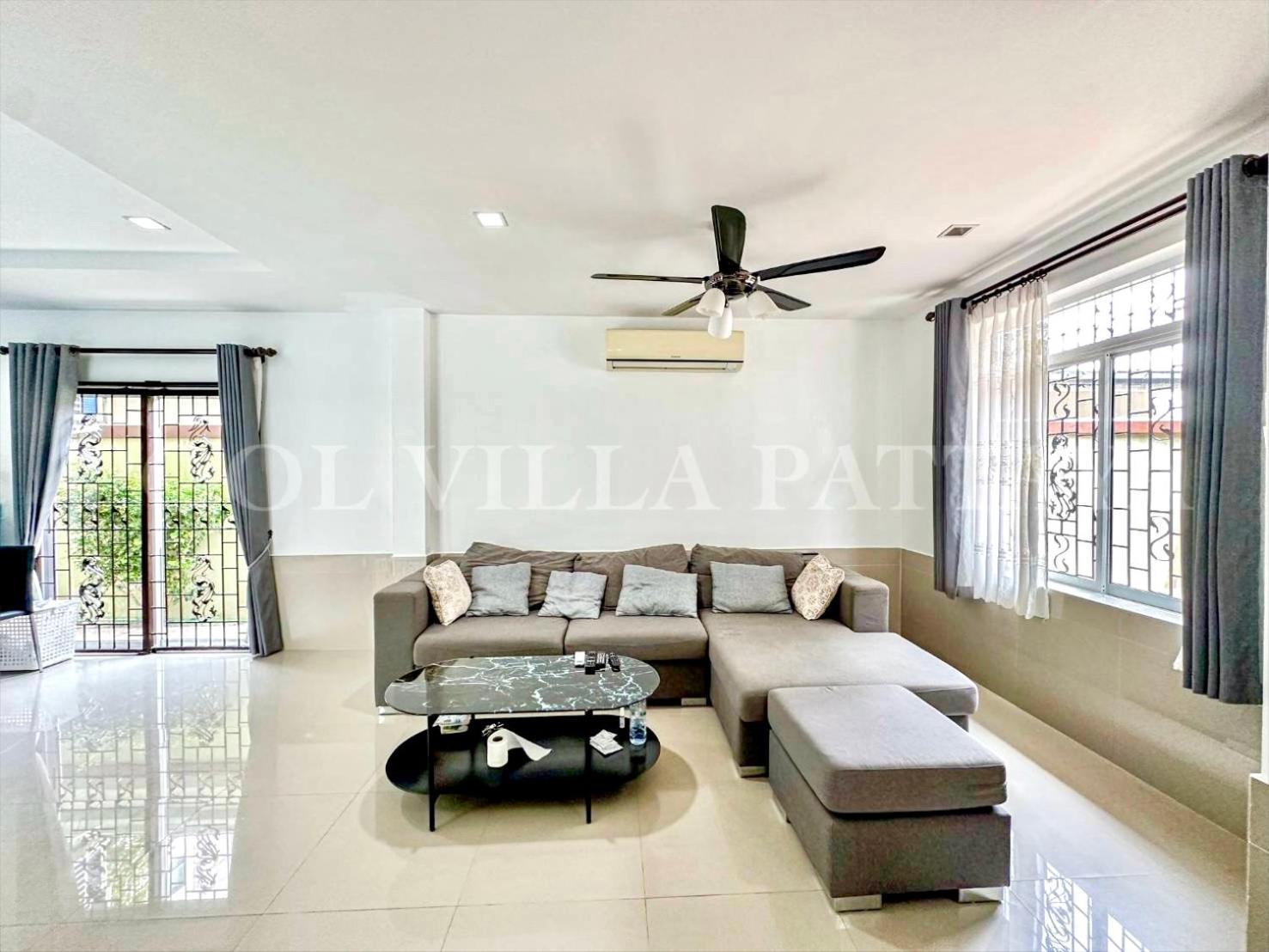 Villa Pool *