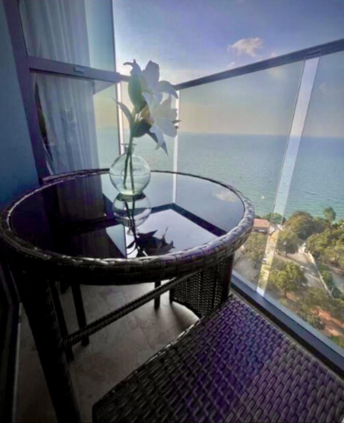 Beachfront 1br With Breathtaking Views *