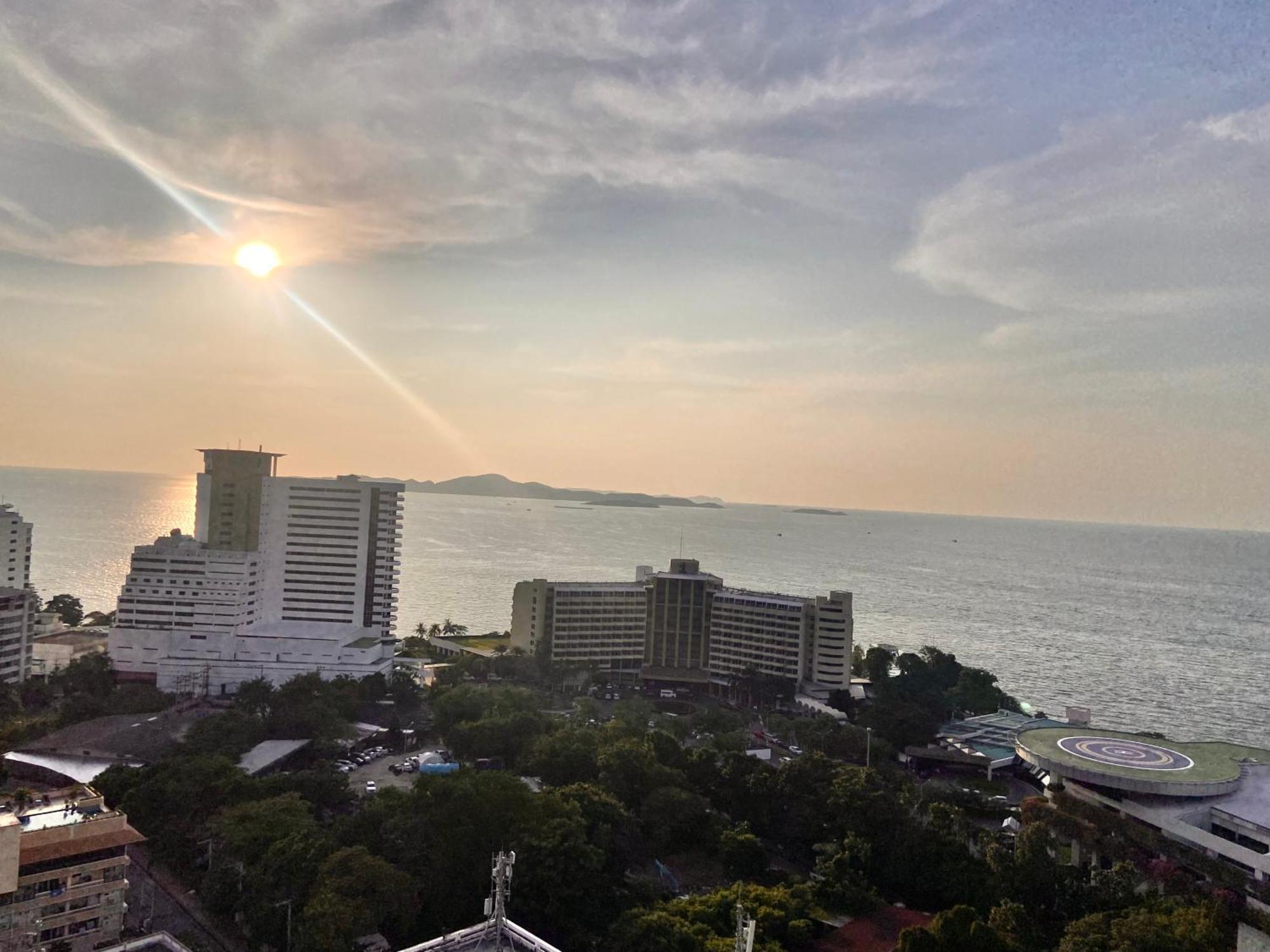 Apartment Hill And Super Seaview Condo Pattaya