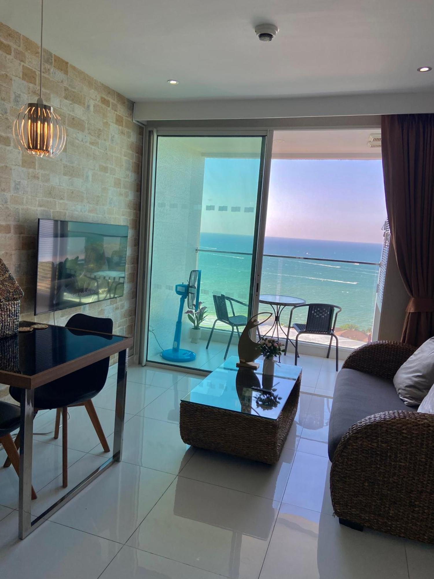 Hill And Super Seaview Condo Pattaya