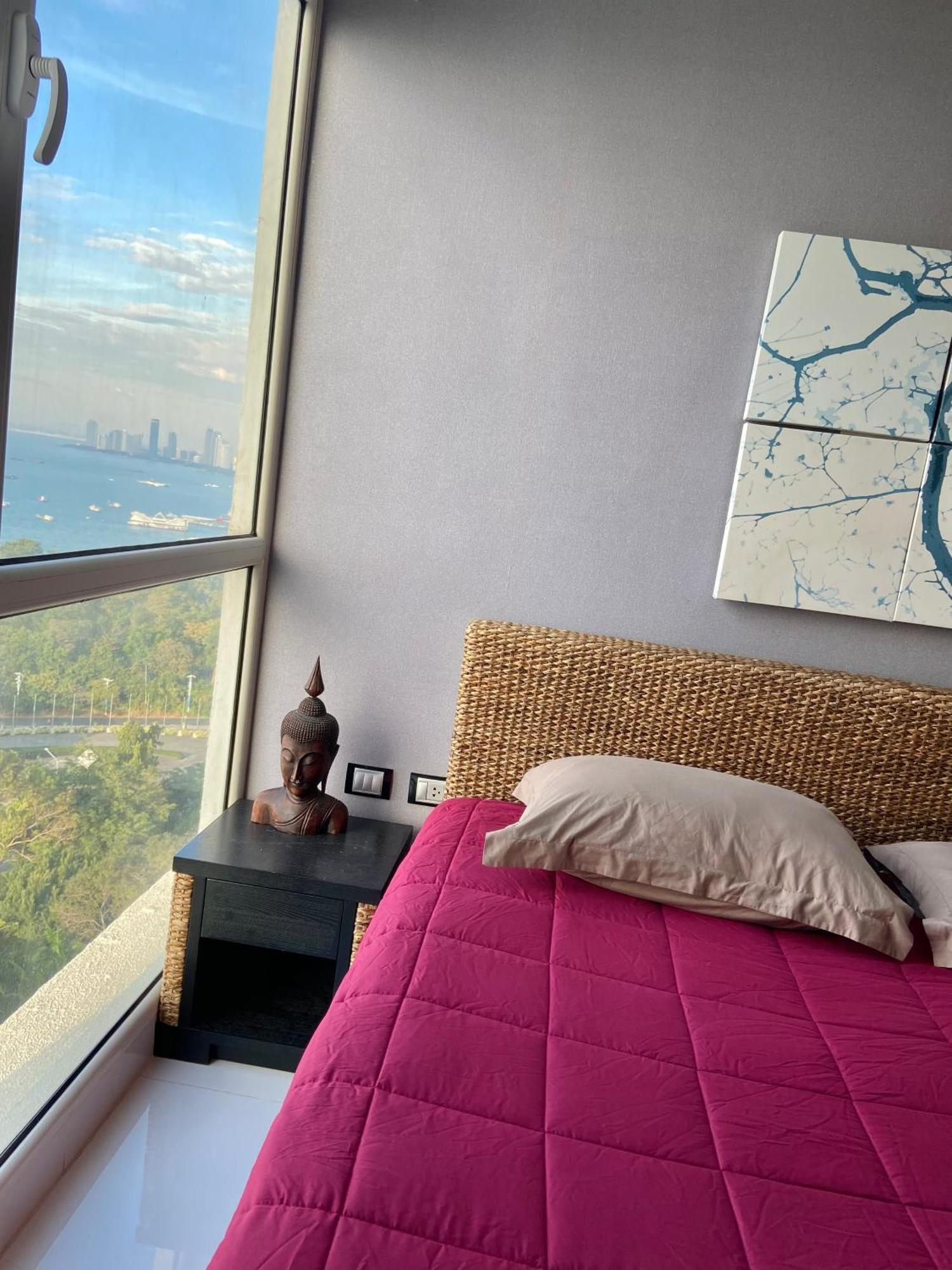 Hill And Super Seaview Condo *