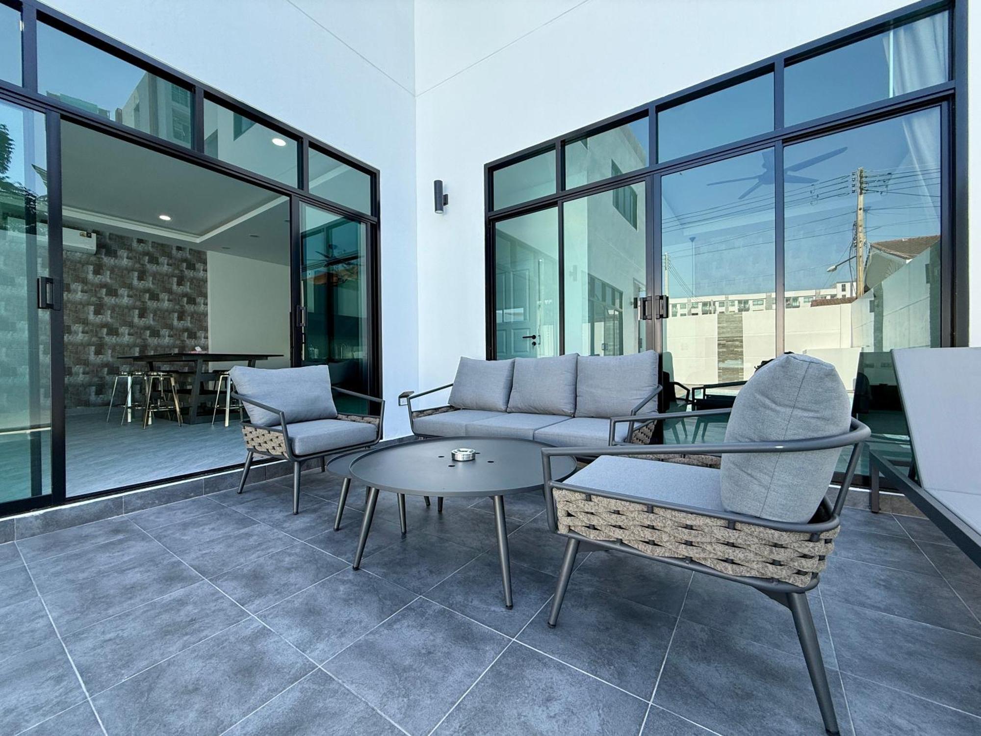 Pool 435 Nearby Walking Street Pattaya