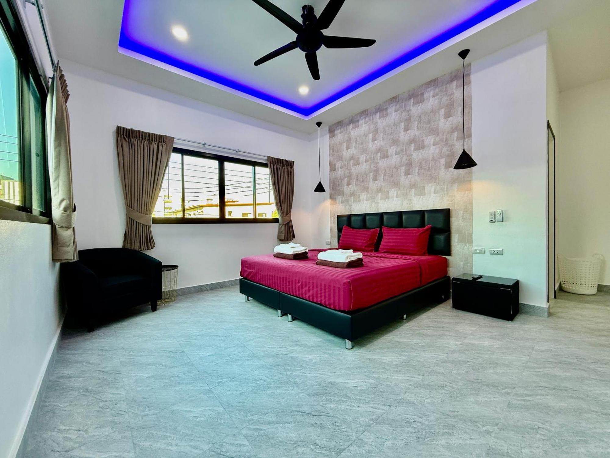 Pool 435 Nearby Walking Street Pattaya