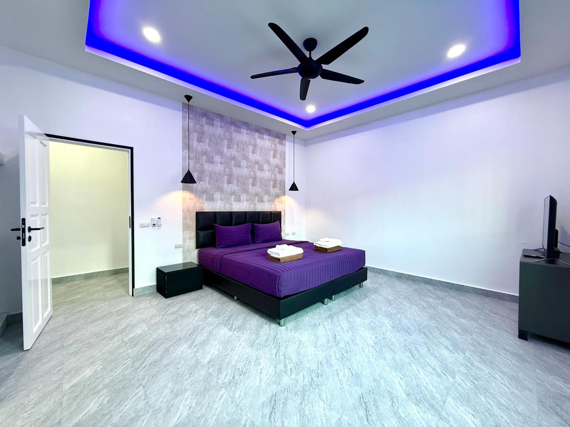 Pool 435 Nearby Walking Street Pattaya