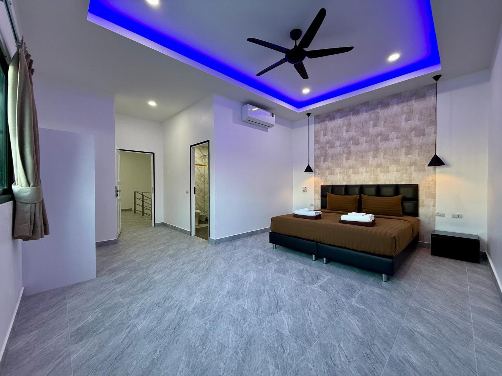 Pool 435 Nearby Walking Street *