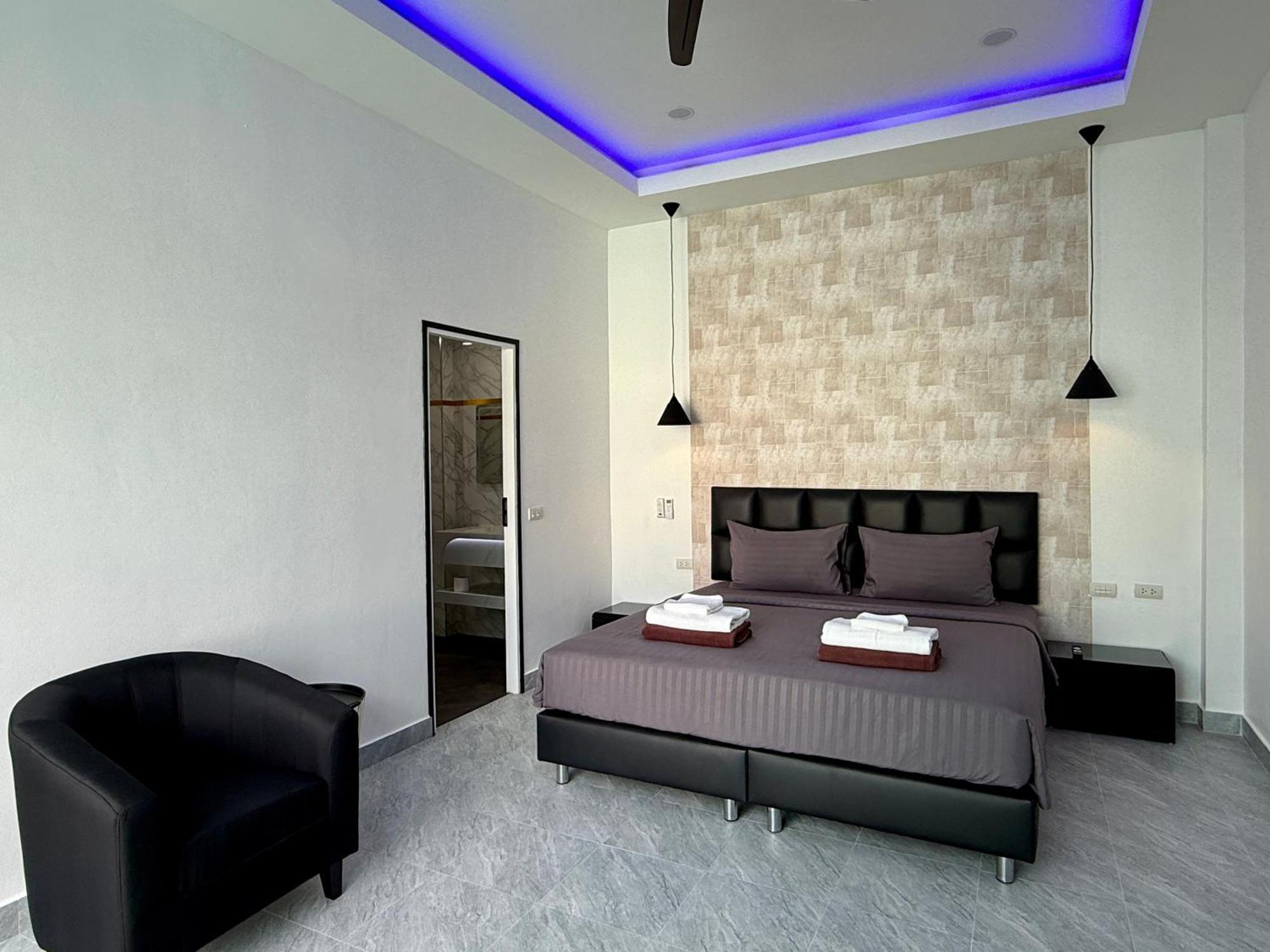 Pool 435 Nearby Walking Street Pattaya