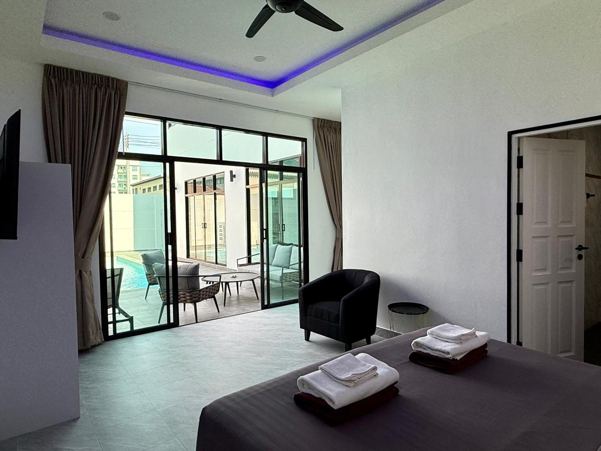 Pool 435 Nearby Walking Street Pattaya