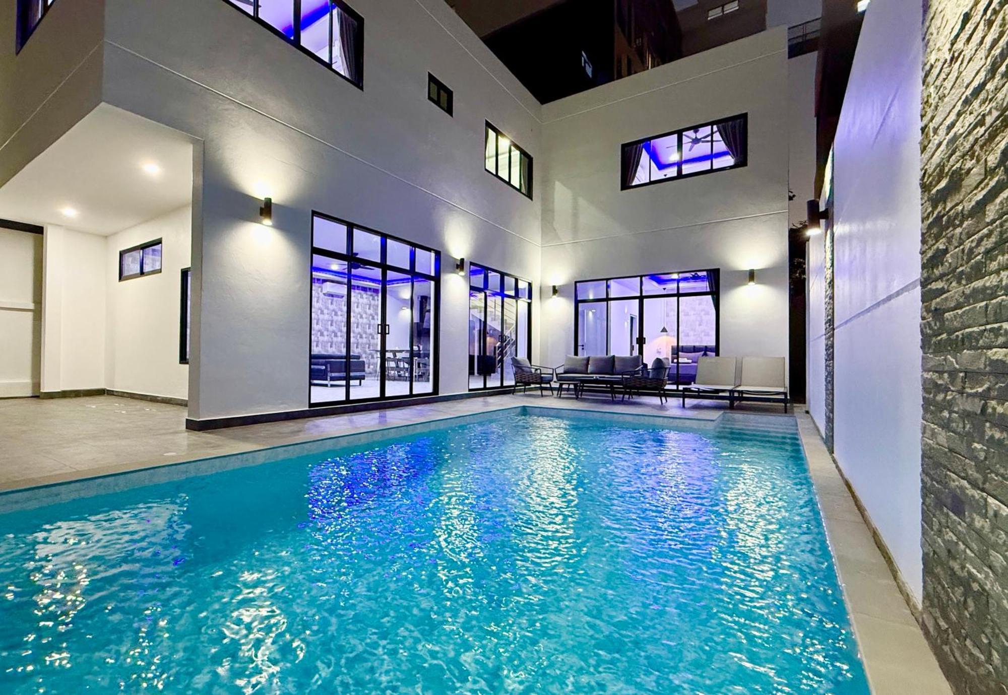 Pool 435 Nearby Walking Street *