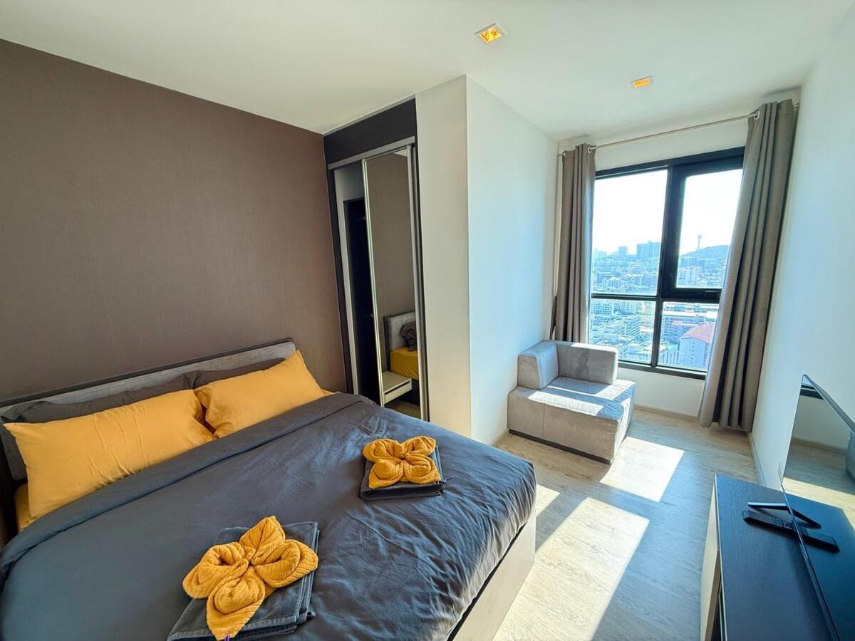 The Base - Spacious 70sqm, 2 Bedroom, 2 Bathroom, Penthouse - Centre - 592 *
