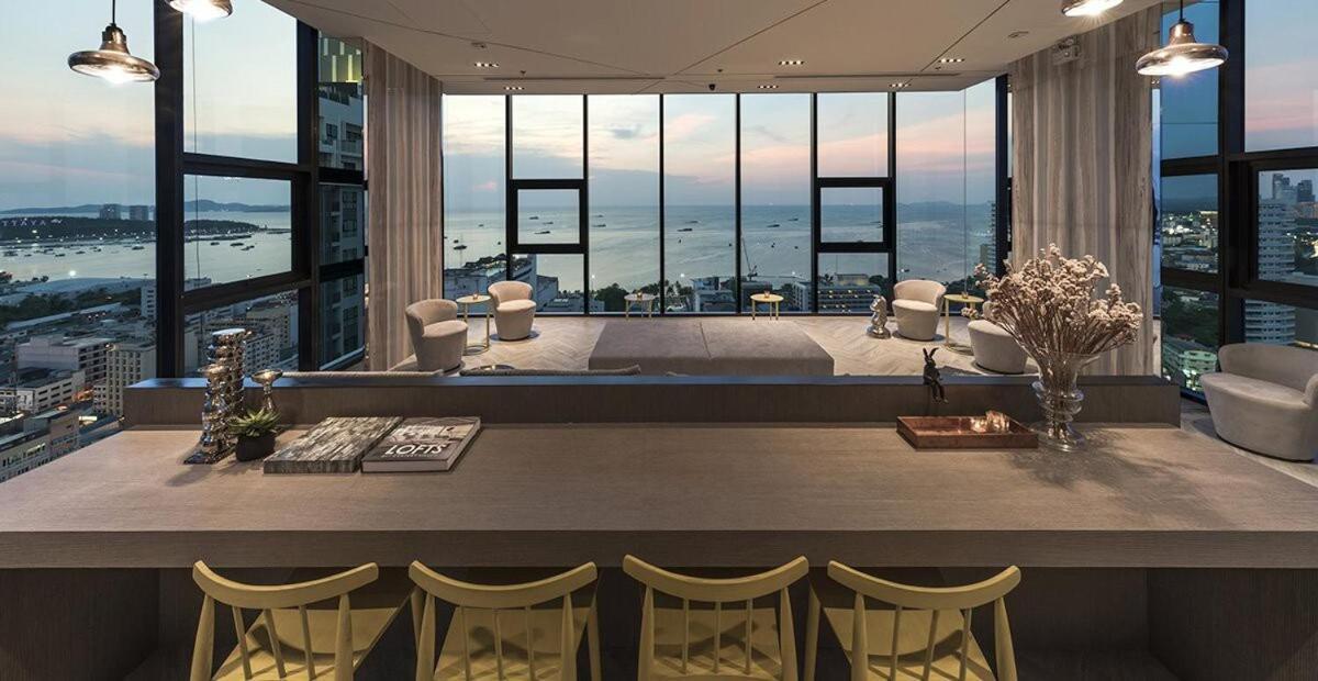 The Base - Spacious 70sqm, 2 Bedroom, 2 Bathroom, Penthouse - Centre - 592 Apartment Pattaya
