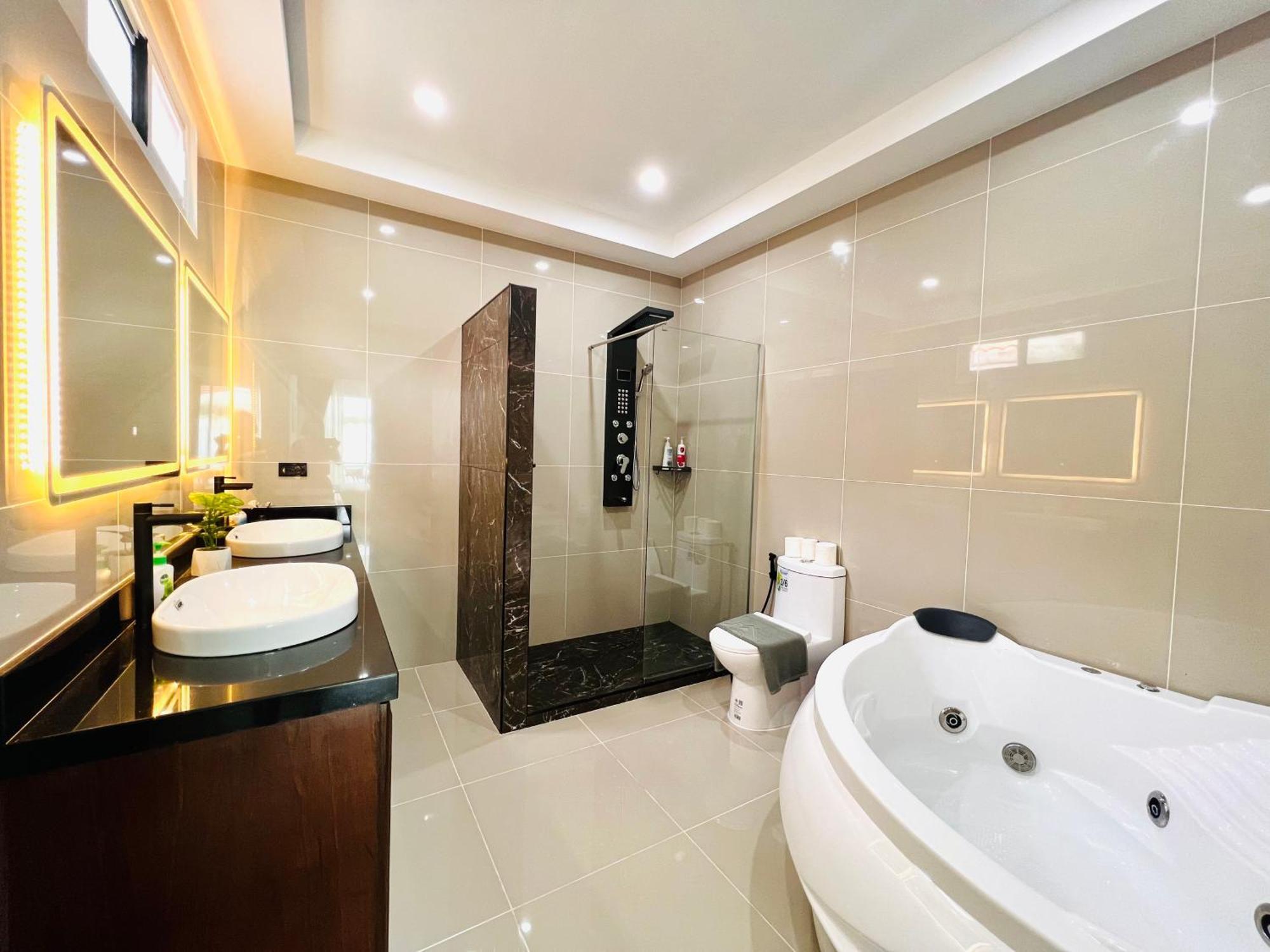 Siam-grand Private Pool Villa, Jacuzzi,bbq,near Walking St 10min Villa Pattaya