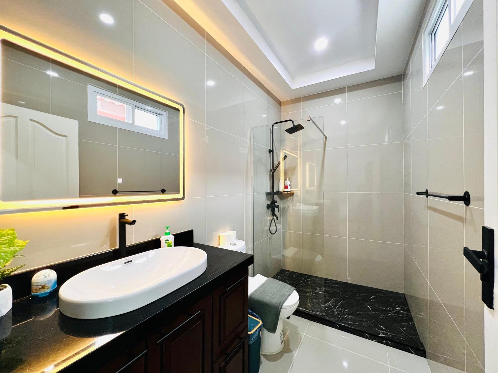 Villa Siam-grand Private Pool Villa, Jacuzzi,bbq,near Walking St 10min Pattaya
