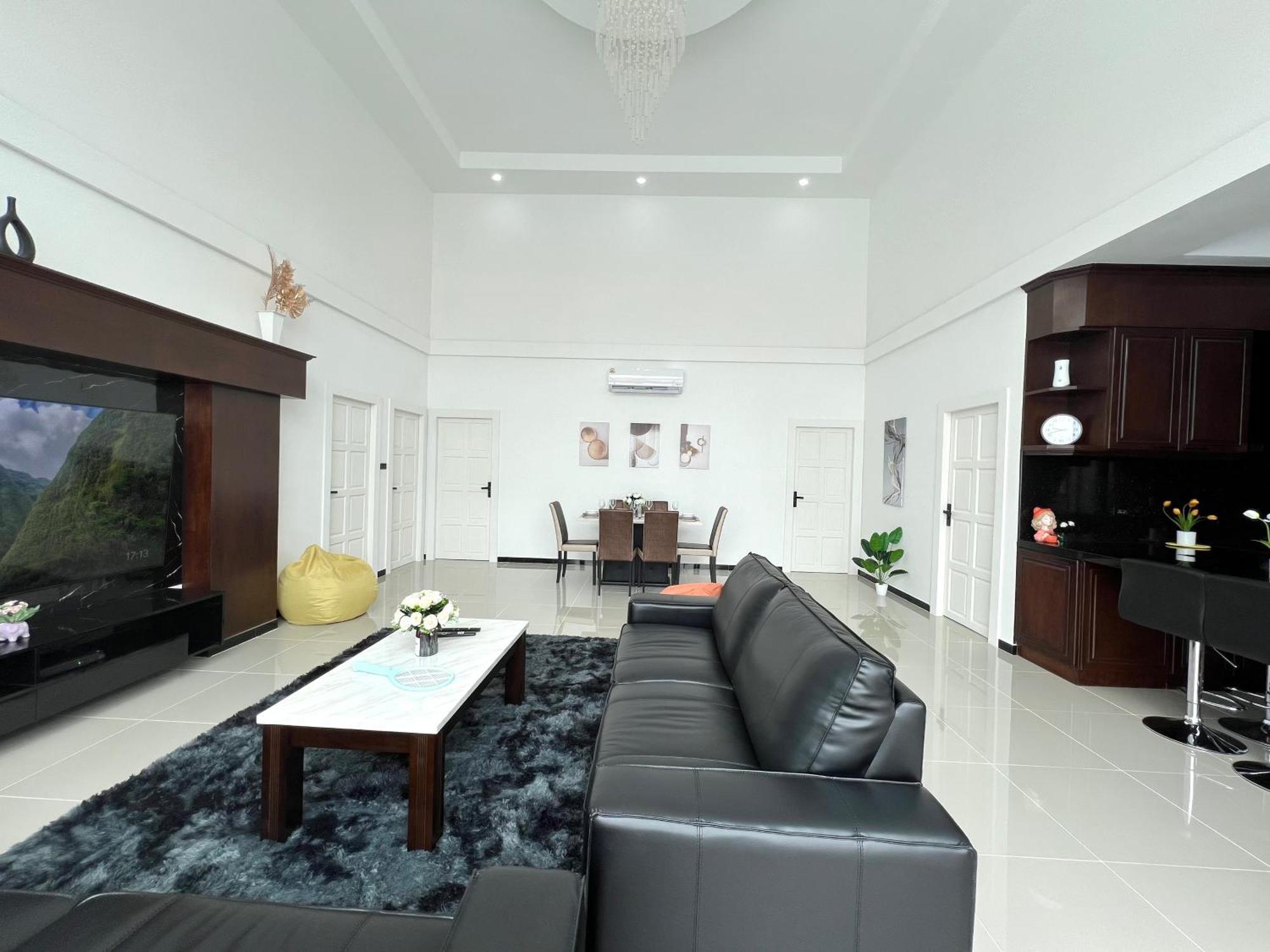 Villa Siam-grand Private Pool Villa, Jacuzzi,bbq,near Walking St 10min