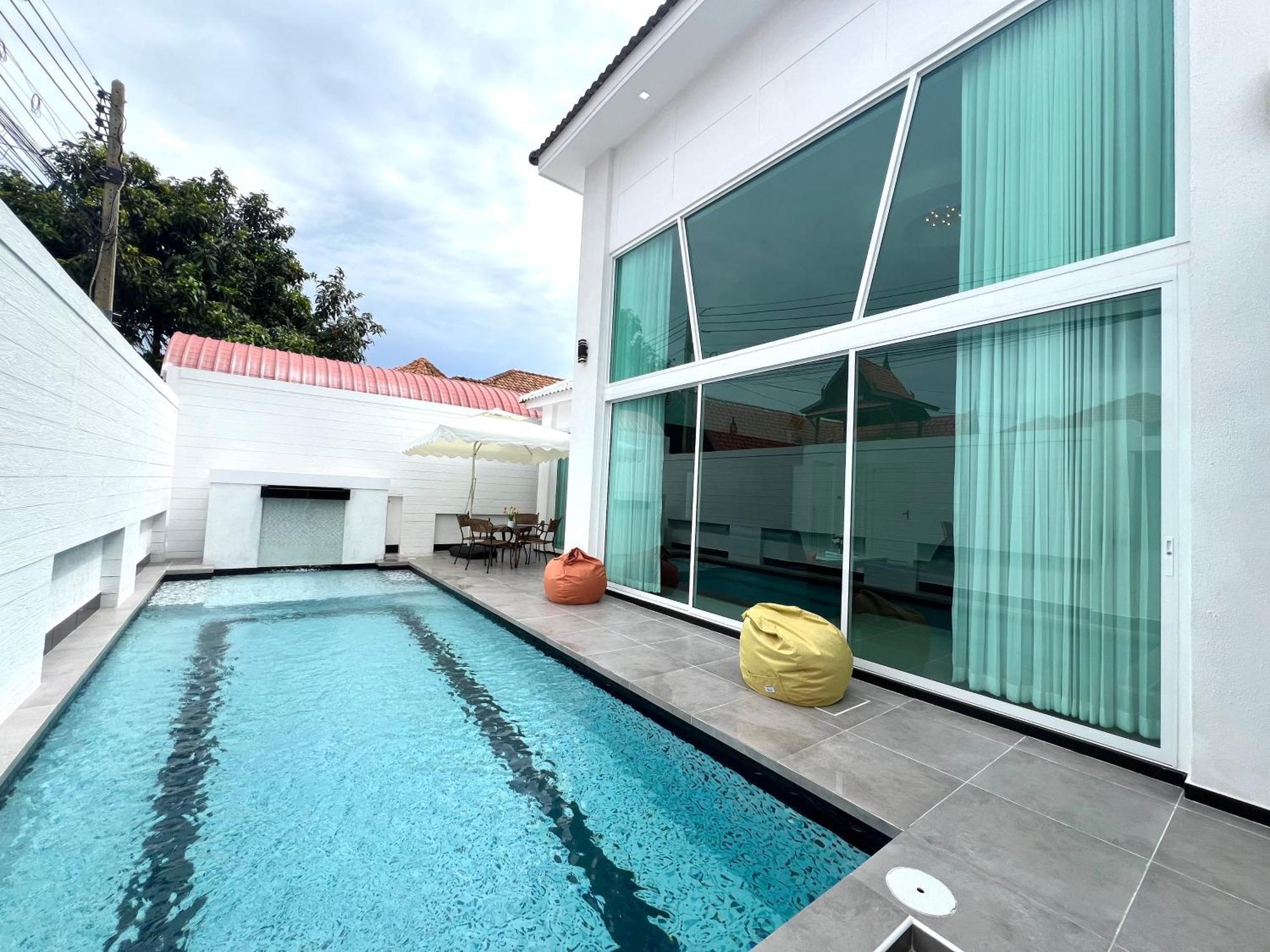 Villa Siam-grand Private Pool Villa, Jacuzzi,bbq,near Walking St 10min *