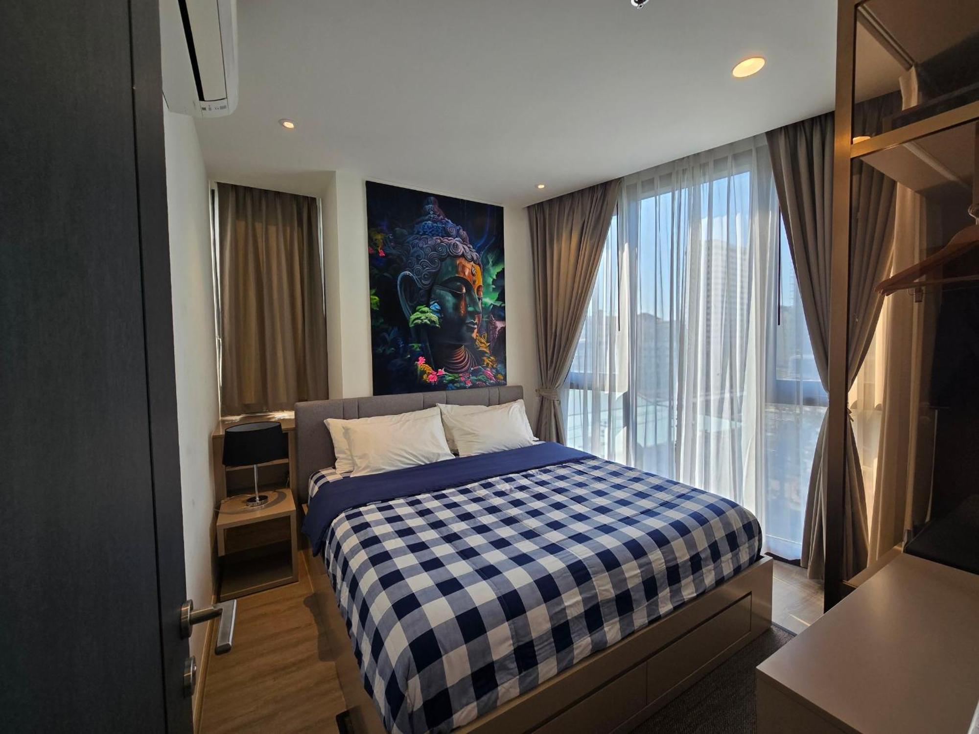 Edge 2bdrm Balcony View * Pattaya