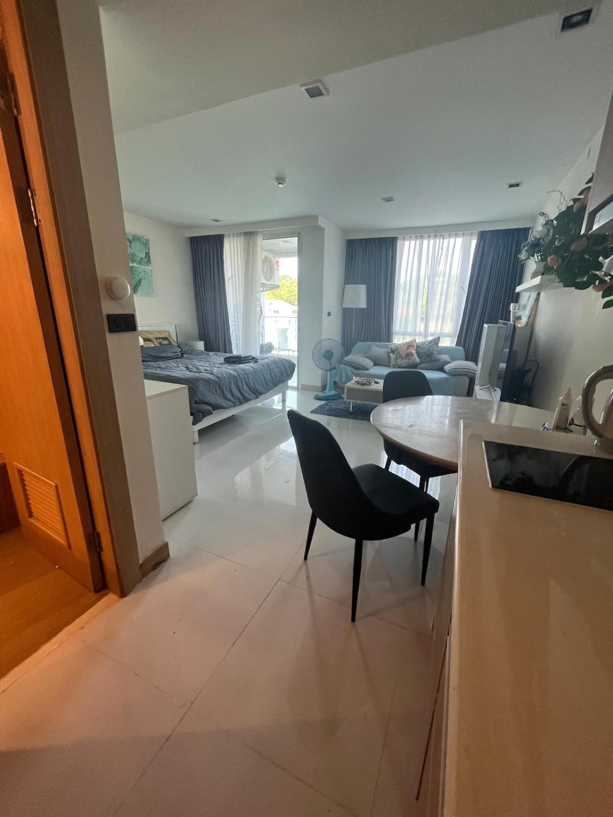 Apartment Stunning Unit Situated In
