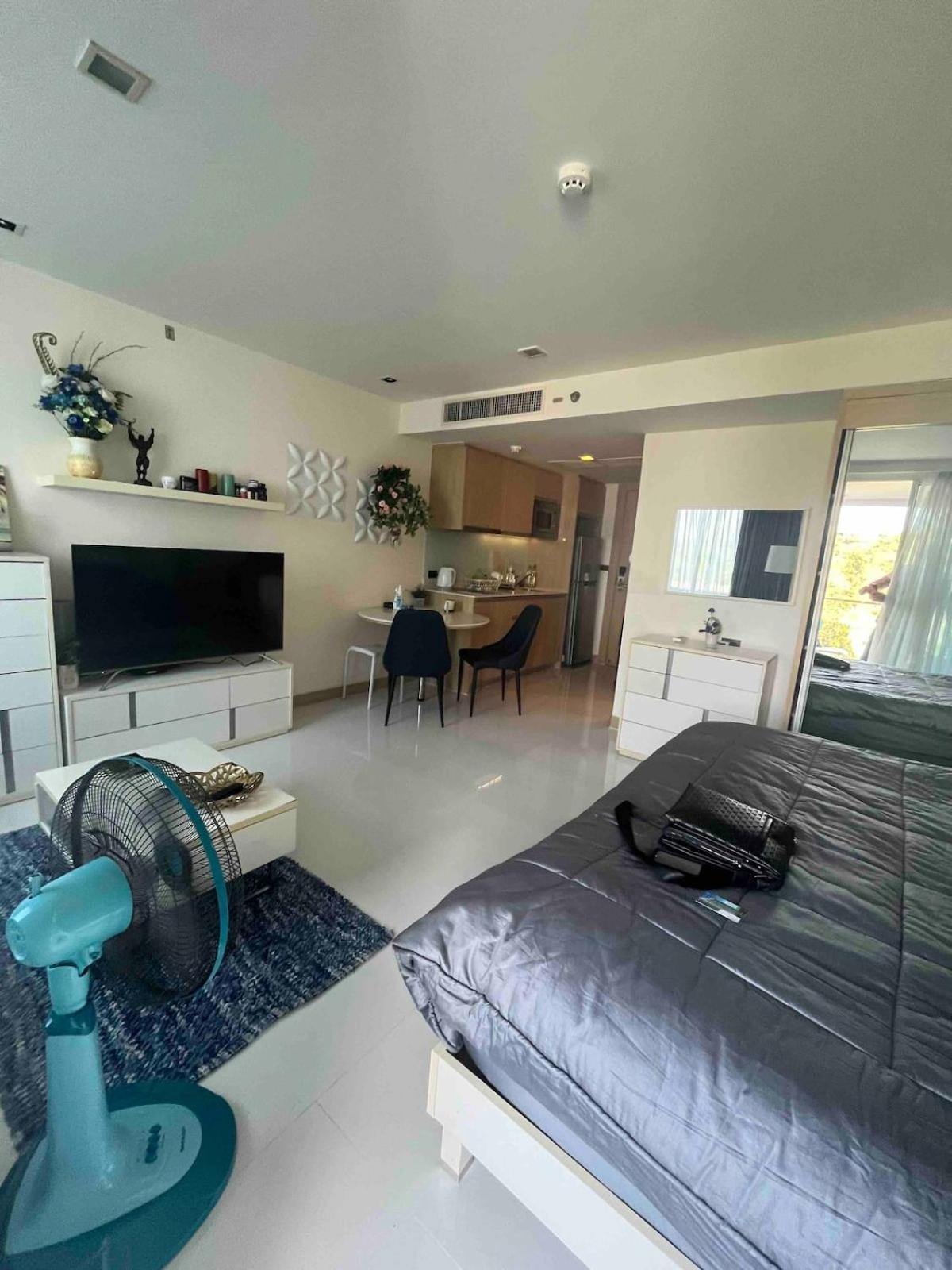 Apartment Stunning Unit Situated In *