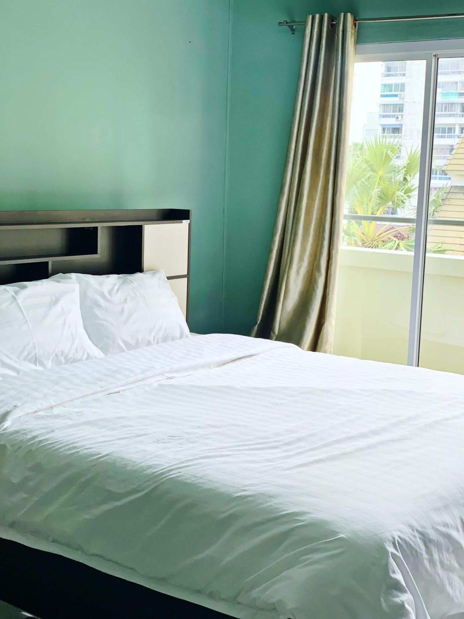 4 Palms Pratumanak Hotel