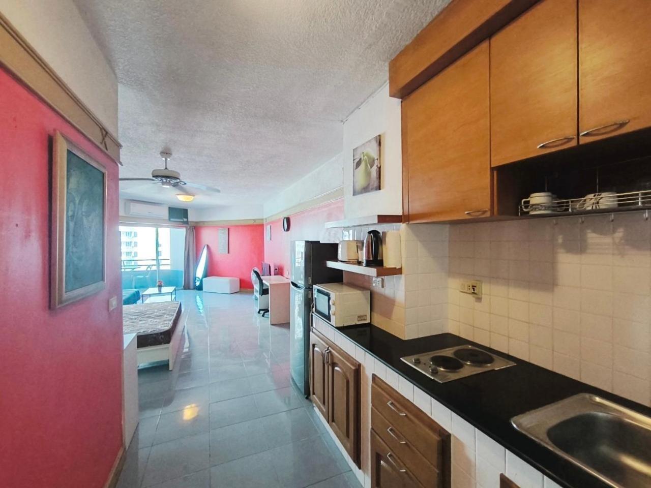 Markland Front Apartment Pattaya
