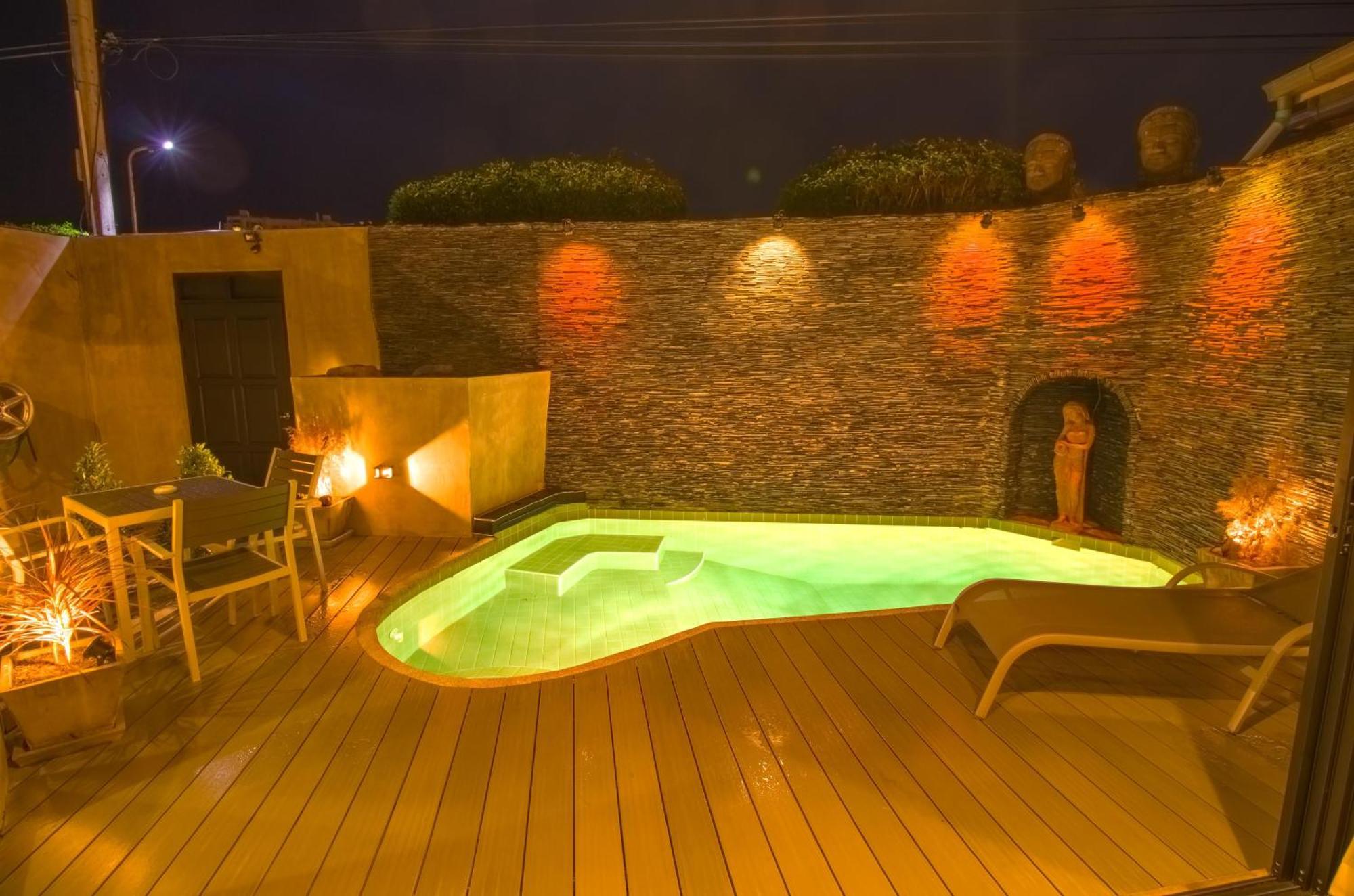 Pool 15 Nearby Walking Street *