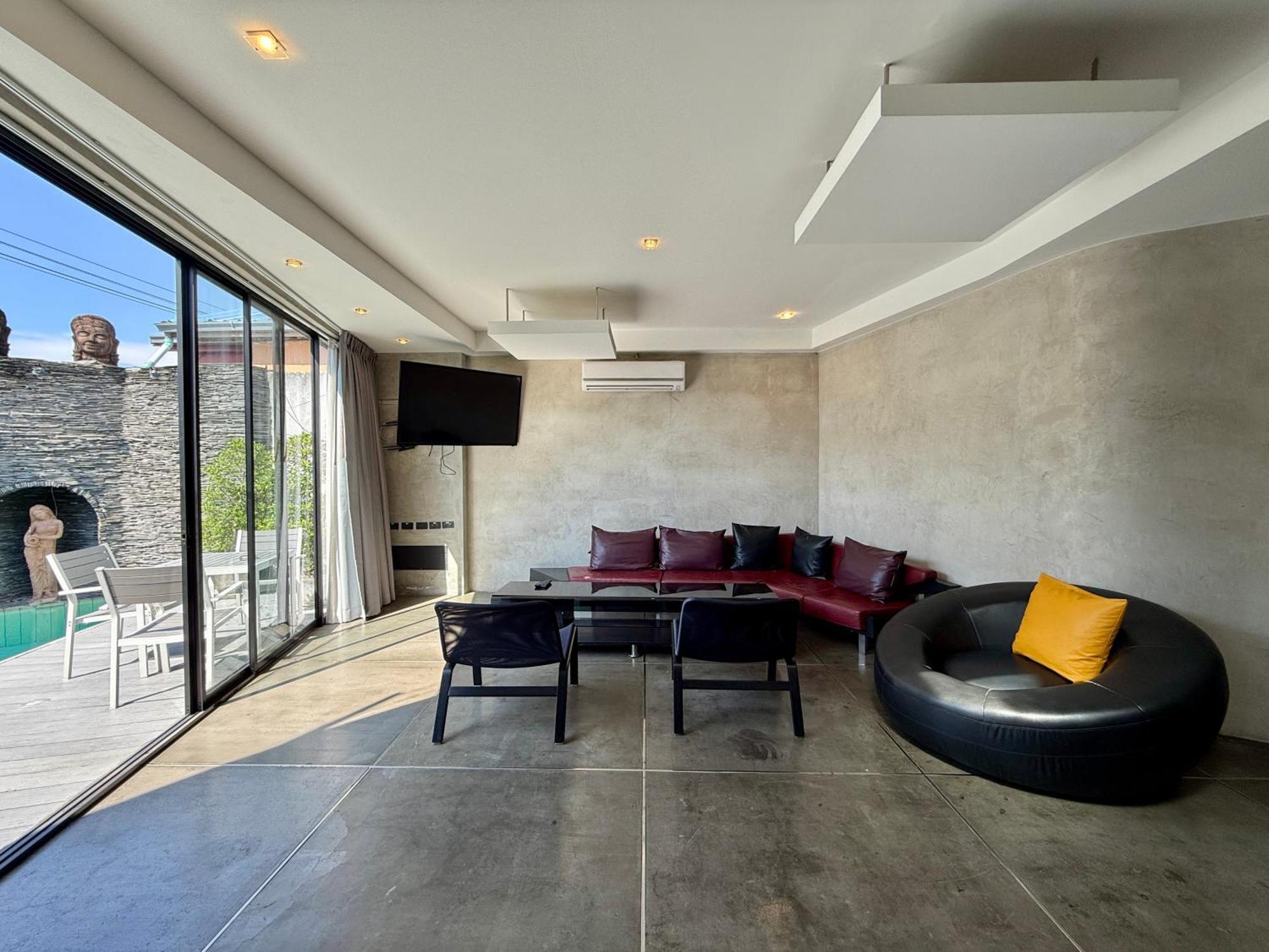 Pool 15 Nearby Walking Street Villa Pattaya